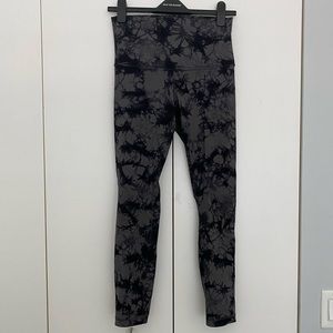 LULULEMON Shibori Print Wunder Under Size 8